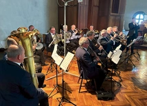Sobotnie pielgrzymowanie uświetniła swoją grą Mix Orchestra z Lubomi.