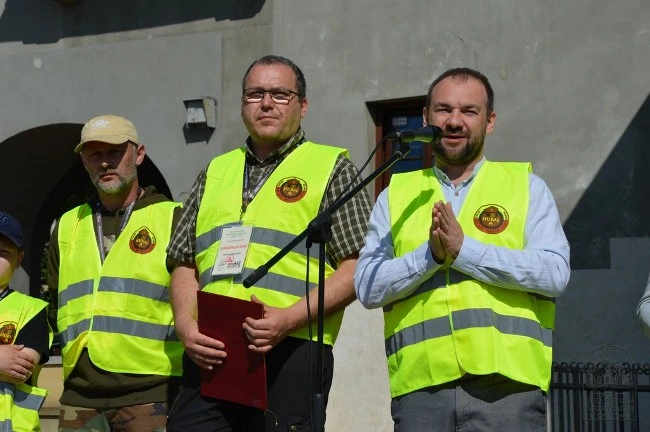 Oficjalnego otwarcia rajdu dokonali (od lewej) Paweł Karbownik, Adam Grabowski i Michał Konecki.
