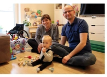 Michałek jest wielką pociechą rodziców, choć przewrócił ich życie do góry nogami.