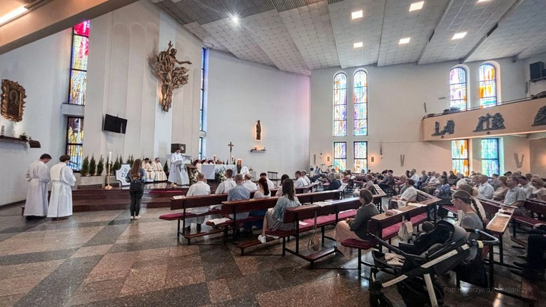 Rozesłanie przed rekolekcjami oazowymi 