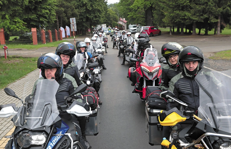 Iskra na szosie. Na motocyklach z prezentem dla Leona XIV