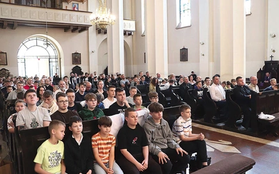 W Domaniewicach spotkało się prawie 200 służących przy ołtarzu osób z 27 parafii w diecezji.