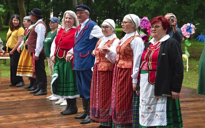 Polsko-Litewski Festiwal Muzyki, Tańca i Tradycji zorganizowały Grupa Działania „Północne Mazowsze” oraz litewskie stowarzyszenie „Kurianti visuomenė”.