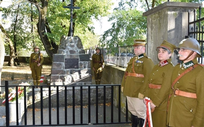 Co roku w okolicy 15 sierpnia członkowie stołecznego gniazda Sokoła modlą się przy pomniku przy sanktuarium MB Różańcowej na Bródnie. Monument poświęcony druhom sokolim został odrestaurowany w 2021 roku ze środków Biura Upamiętniania Walk i Męczeństwa IPN.