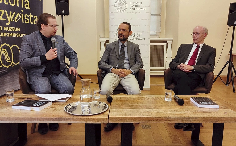 Prelegenci przyznali, że ich książka rzuca nowe światło na tragedię, która dotknęła naród Polski.