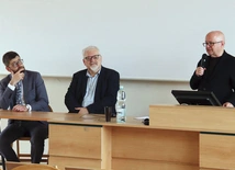 Badacze zastanawiali się, jak pogodzić tytułowe obszary i jak one się przenikają.