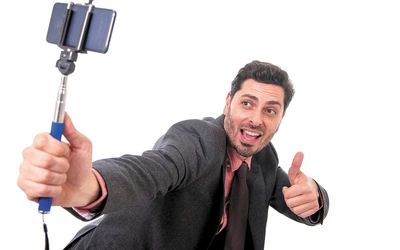 Narcyzm, a może „tylko” selfizm?