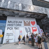 „Państwowiec w muzeum”. Robert Kostro, twórca Muzeum Historii Polski, w pasjonującej rozmowie z Piotrem Zarembą