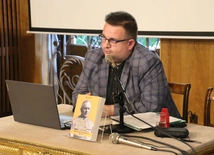 Płock. Prostym językiem o niezwykłym człowieku