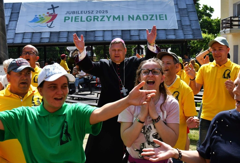 Pielgrzymka osób chorych i z niepełnosprawnością do Rokitna
