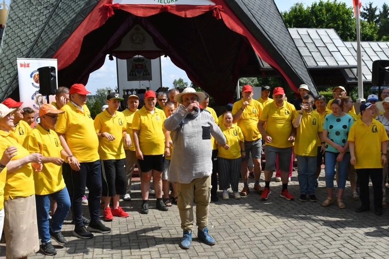 Pielgrzymka osób chorych i z niepełnosprawnością do Rokitna