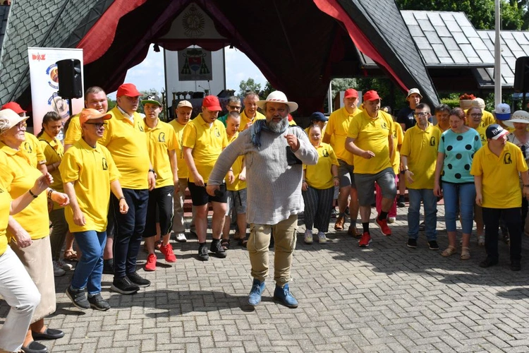 Pielgrzymka osób chorych i z niepełnosprawnością do Rokitna