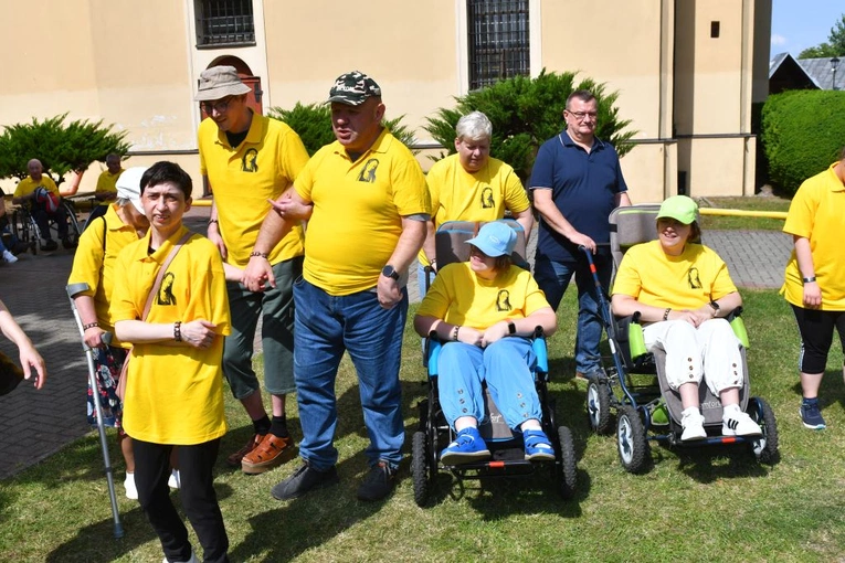 Pielgrzymka osób chorych i z niepełnosprawnością do Rokitna