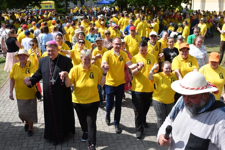 Pielgrzymka osób chorych i z niepełnosprawnością do Rokitna