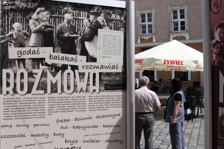 Wystawa "Przesiedlone życia. Zachowane tożsamości" 