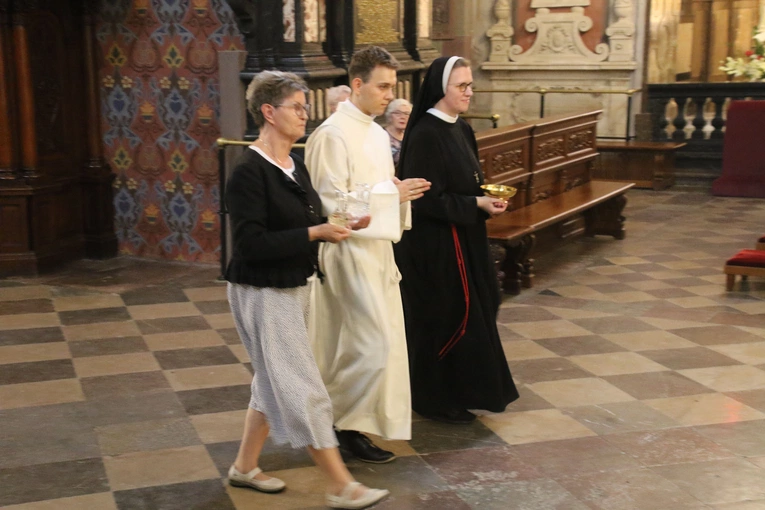 Płock. Msza za papieża