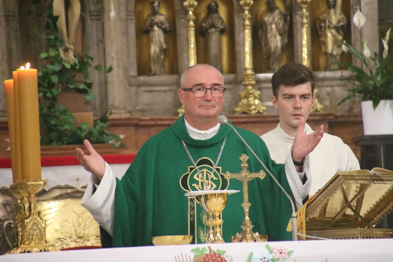 Płock. Msza za papieża