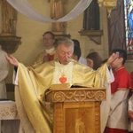 Procesja Bożego Ciała po kwietnym dywanie w Zimnej Wódce