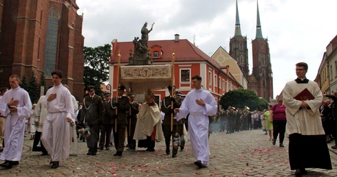 Abp Kupny: Spożywanie Ciała i Krwi Chrystusa jest włączeniem w Jego krwioobieg