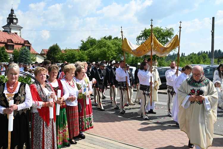 Z Najświętszym Sakramentem od ronda do ronda