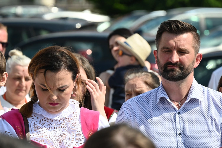 Z Najświętszym Sakramentem od ronda do ronda