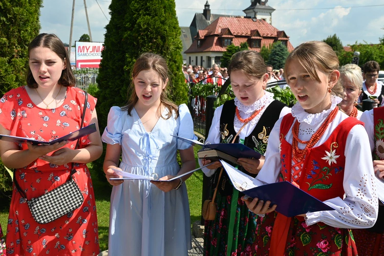 Z Najświętszym Sakramentem od ronda do ronda