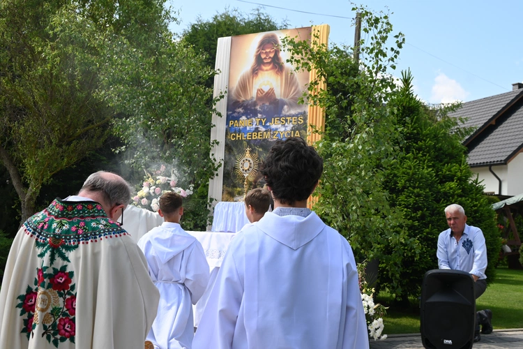 Z Najświętszym Sakramentem od ronda do ronda