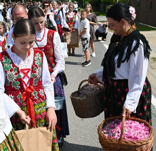 Z Najświętszym Sakramentem od ronda do ronda