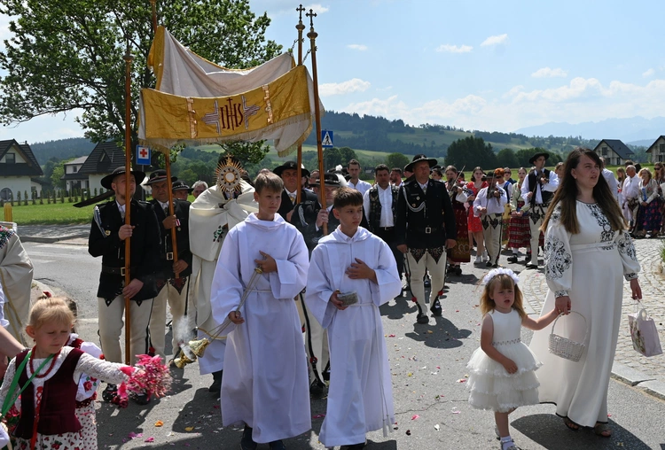 Z Najświętszym Sakramentem od ronda do ronda