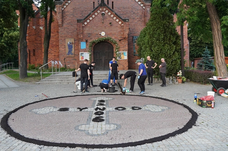 Kwiatowe dywany dla Jezusa - archidiecezja wrocławska