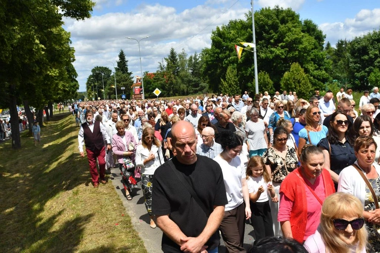 Procesja Bożego Ciała na ulicach Świebodzina