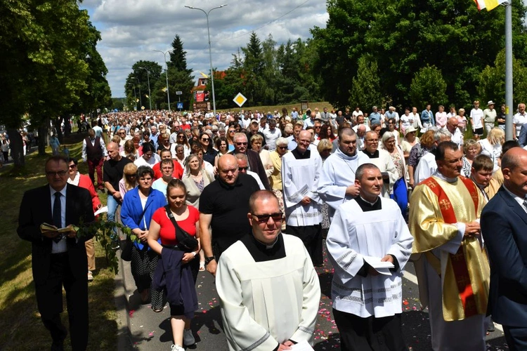Procesja Bożego Ciała na ulicach Świebodzina