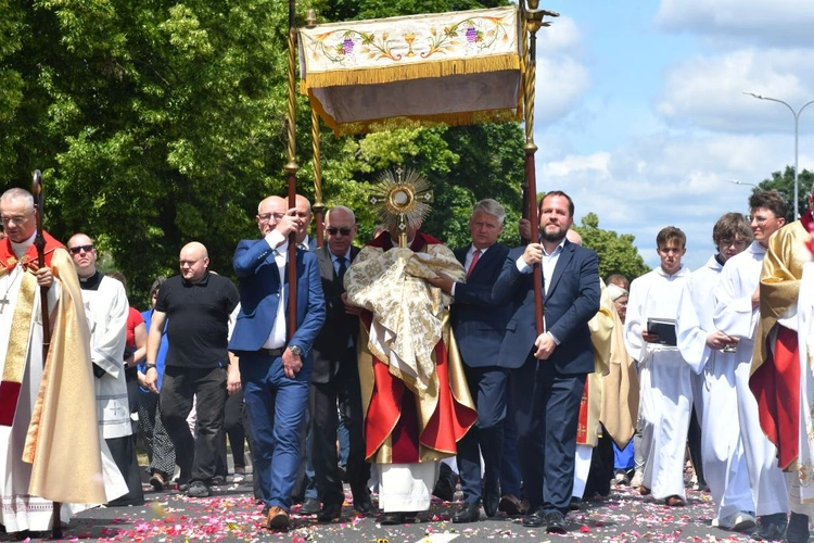 Procesja Bożego Ciała na ulicach Świebodzina