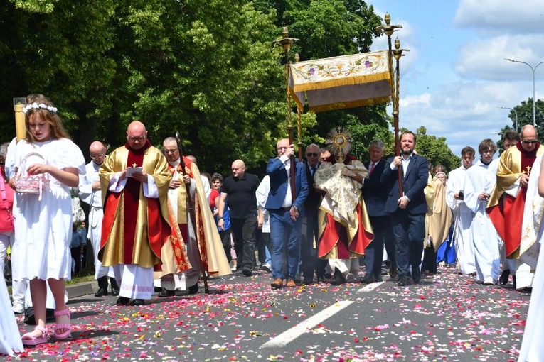 Procesja Bożego Ciała na ulicach Świebodzina