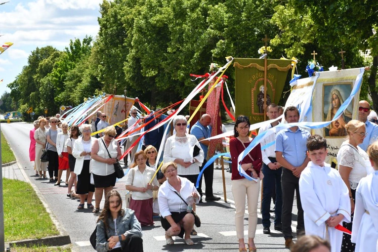 Procesja Bożego Ciała na ulicach Świebodzina