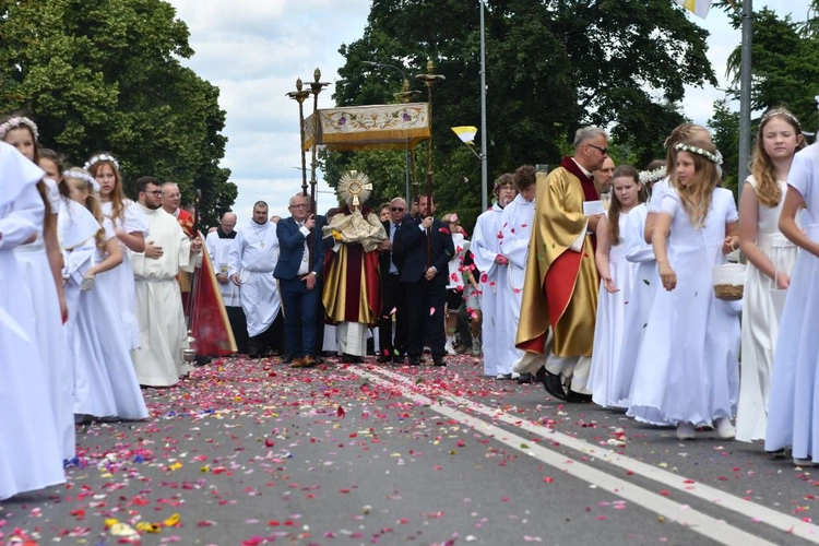 Procesja Bożego Ciała na ulicach Świebodzina