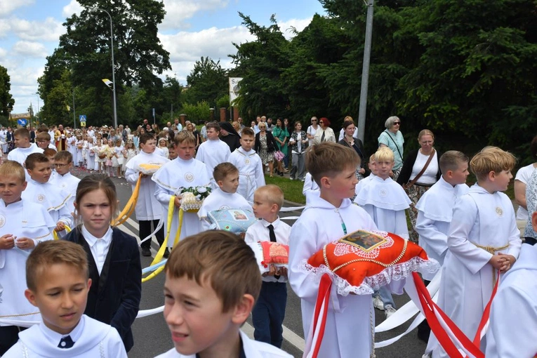 Procesja Bożego Ciała na ulicach Świebodzina