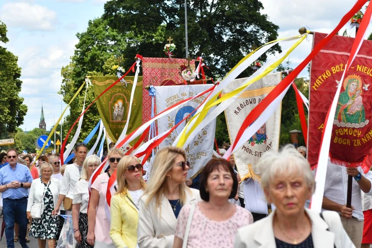 Procesja Bożego Ciała na ulicach Świebodzina