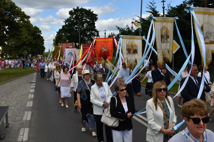 Procesja Bożego Ciała na ulicach Świebodzina