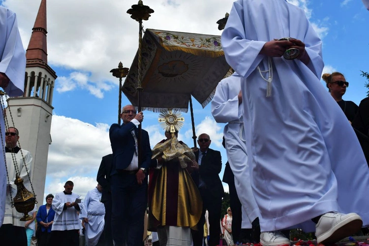 Procesja Bożego Ciała na ulicach Świebodzina