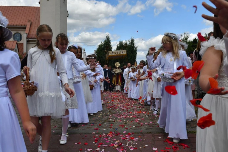 Procesja Bożego Ciała na ulicach Świebodzina