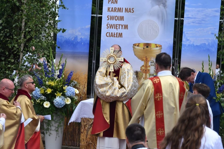 Procesja Bożego Ciała na ulicach Świebodzina