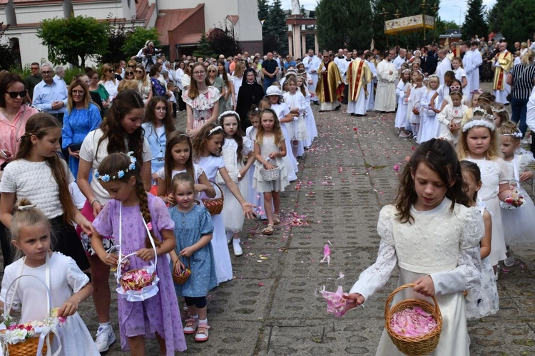 Procesja Bożego Ciała na ulicach Świebodzina