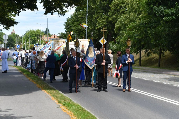 Procesja Bożego Ciała na ulicach Świebodzina