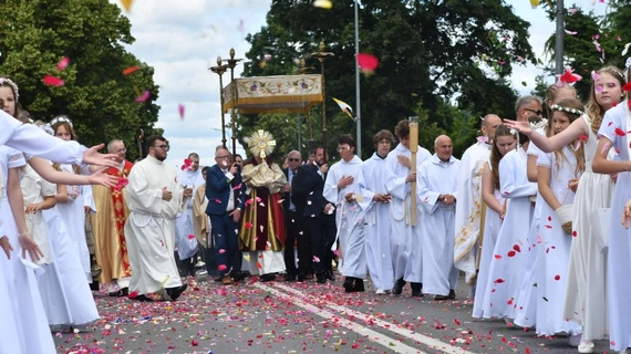 Procesja Bożego Ciała na ulicach Świebodzina