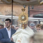 Boże Ciało. Procesja do czterech ołtarzy