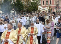 Boże Ciało. Procesja do czterech ołtarzy