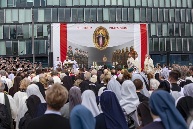 Boże Ciało. Ołtarz na placu Piłsudskiego