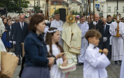 Abp Galbas w Boże Ciało: Żyjmy według Eucharystii
