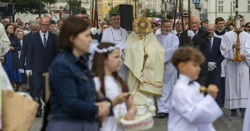 Abp Galbas w Boże Ciało: Żyjmy według Eucharystii